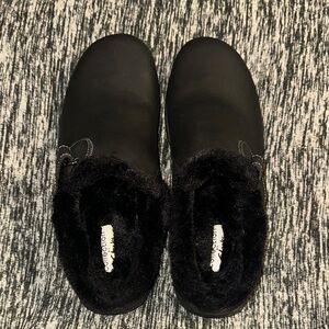 Clarks Collection US 7 Women’s Fur-Lined Slip-On Shoes